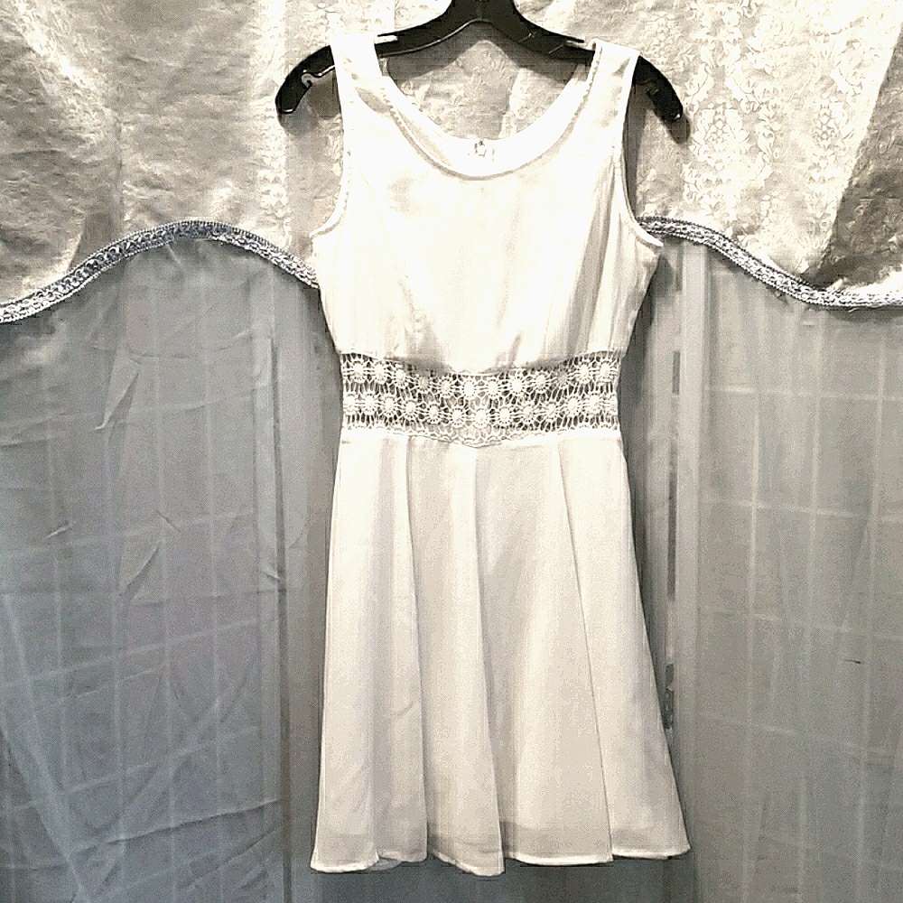 BRAND LABEL WHITE SLEEVELESS CROCHET DR. SZ S